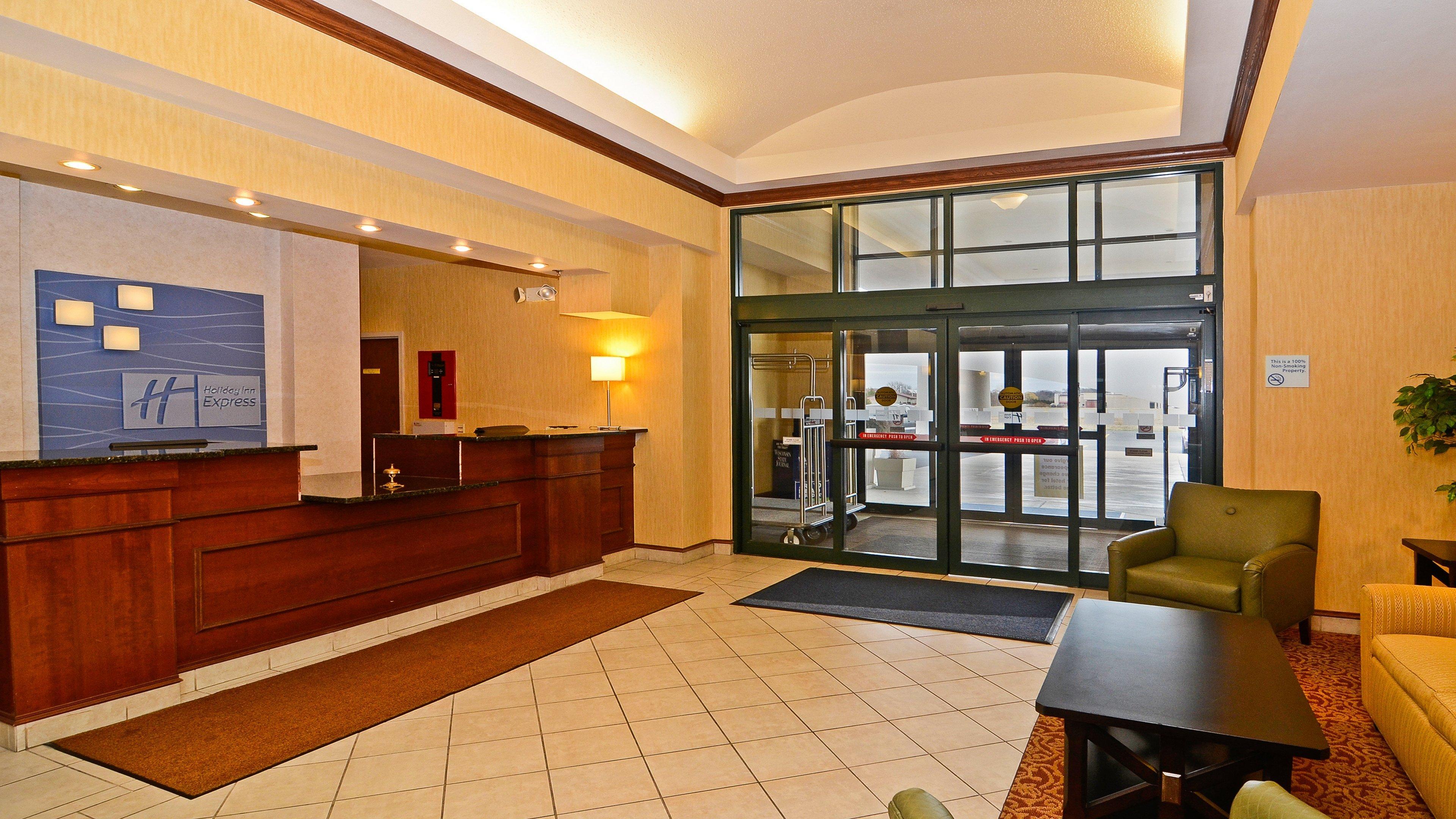 Holiday Inn Express Hotel & Suites Fort Atkinson, An Ihg Hotel Exterior foto